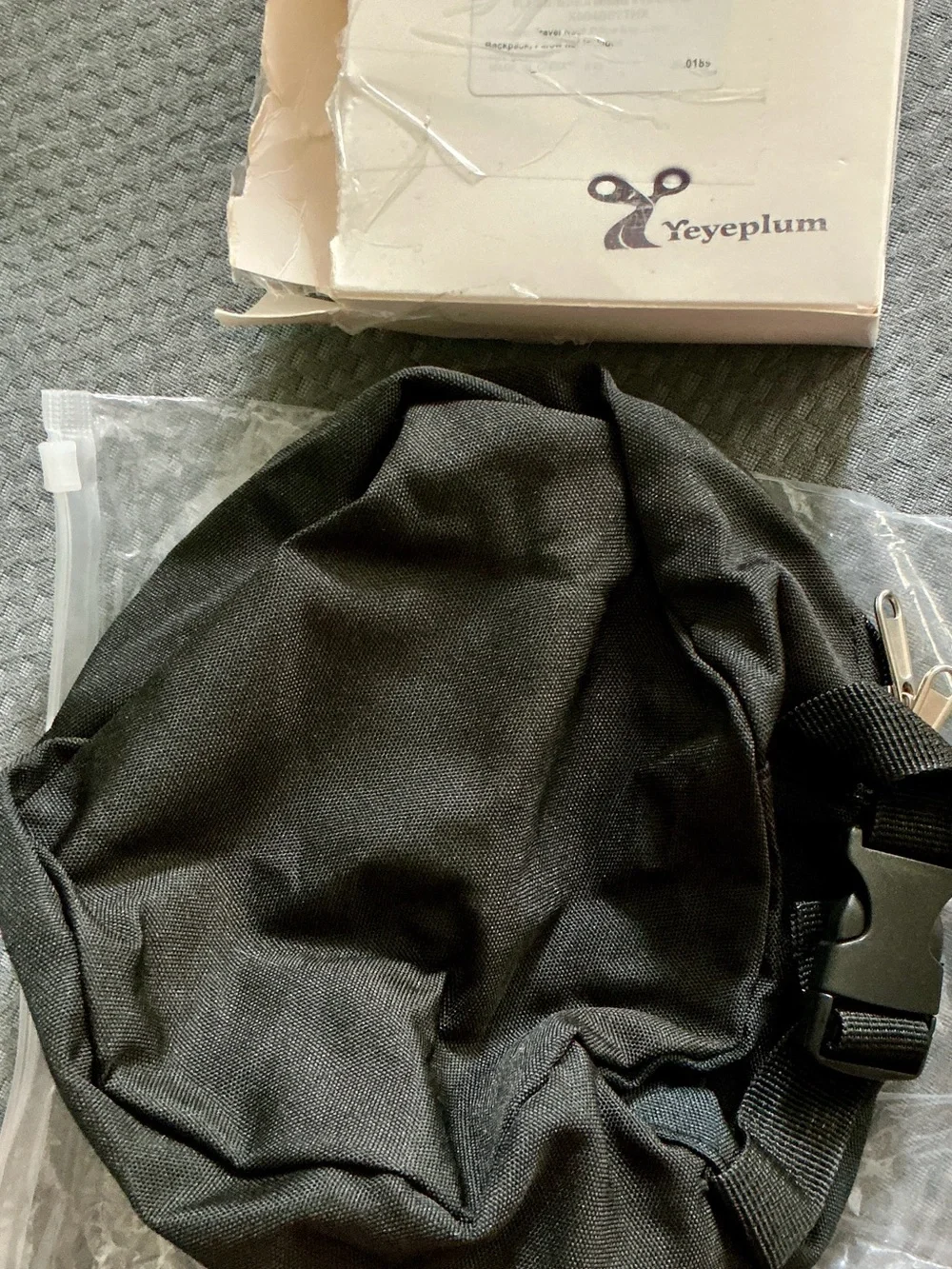 EyepLum Black travel pillow carry case